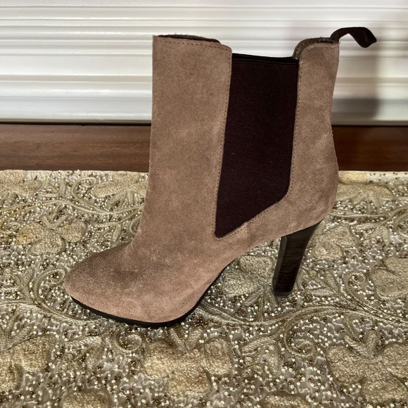 RALPH LAUREN BROWN SUEDE MYLAH CHELSEA PULL ON ANKLE BOOTS W/HEEL - 7.5 - NEW - Picture 4 of 9